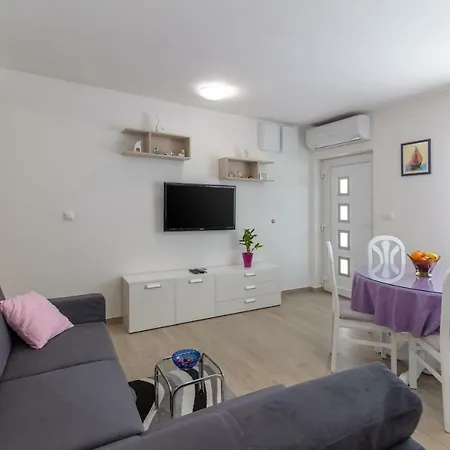 דירה Fully Renovated Grgo