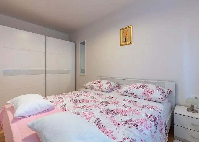 Fully Renovated Grgo * سبليت