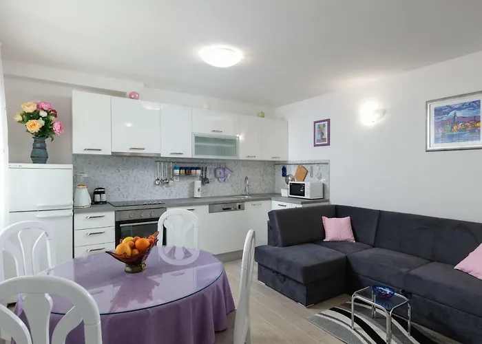Fully Renovated Grgo شقة