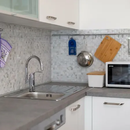 Fully Renovated Grgo Apartment *