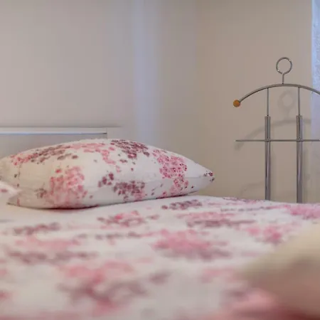 Fully Renovated Grgo Apartment *