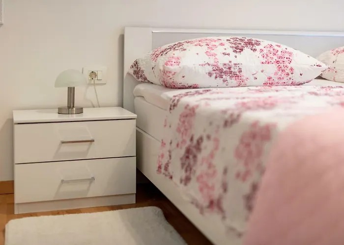 Fully Renovated Grgo Apartment *