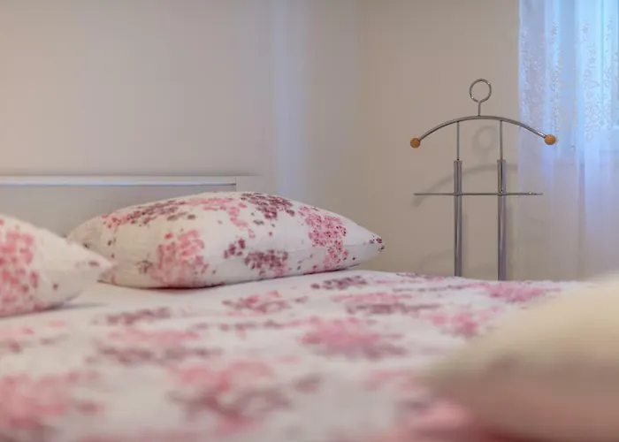 Fully Renovated Grgo Apartment *